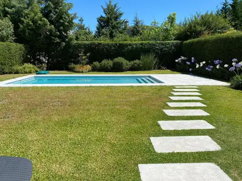 Casa en Venta - 5 AMB en Harás Santa María