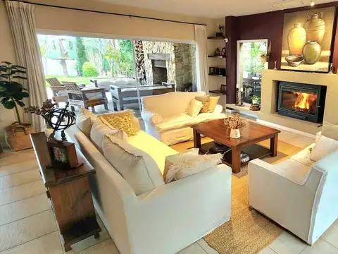 Casa en Venta con 1 cochera