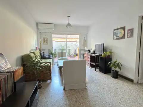 Simbrón 3200, Piso 0