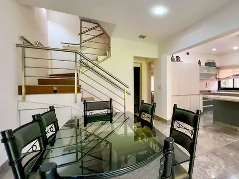 Casa de 5 ambientes en venta en Quilmes Oeste