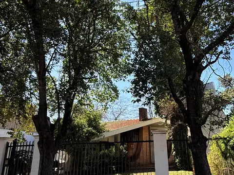 ALQUILER CASA PARA USO COMERCIAL O FAMILIAR A MTS DE CALLE LAPLACE