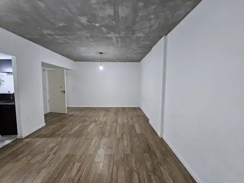 ALQUILER DEPTO MONO AMPLIO CON PATIO 