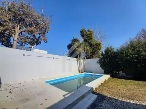 Casa en Venta con 2 cocheras