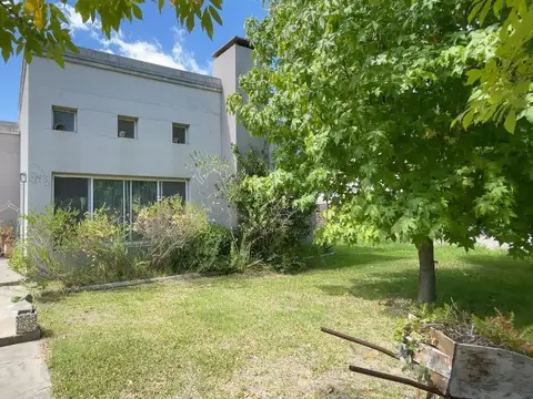 VENTA CASA 4 AMBIENTES EN DIQUE LUJÁN