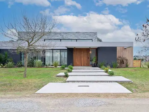 Casa 6 ambientes con 3 baños