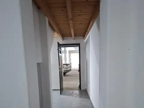 LOCAL COMERCIAL VIDRIADO EN ZONA CENTRO