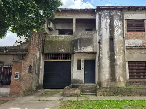 Bermejo al 300, Villa Luzuriaga