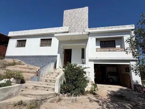 Venta Casa De 3 Dormitorios Con Terreno de 923 M2 En Villa Del Lago - Villa Carlos Paz
