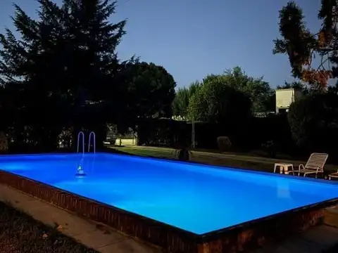 Casa en Alquiler con 1 cochera