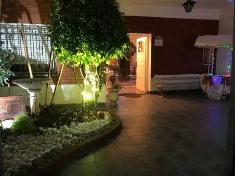 Local en Alquiler en Lomas del Mirador, $ 2.500.000