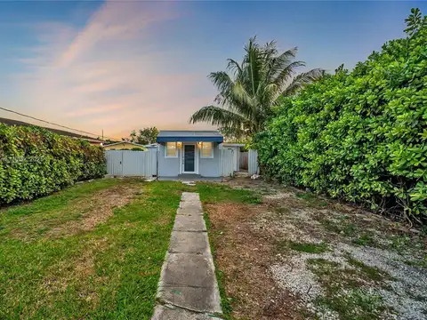 2372 NW 34th St