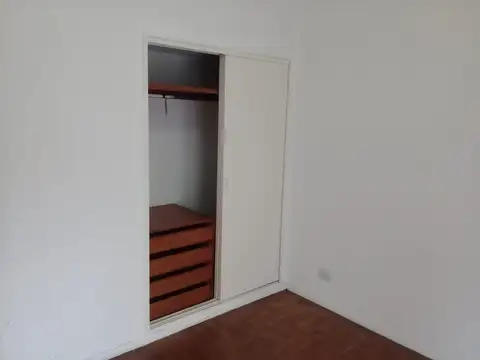 Venta  departamento de 3 ambientes al frente  en Floresta.