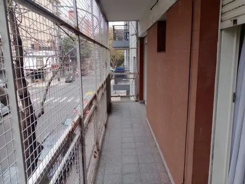 Ramon Falcon 3600, Piso 1