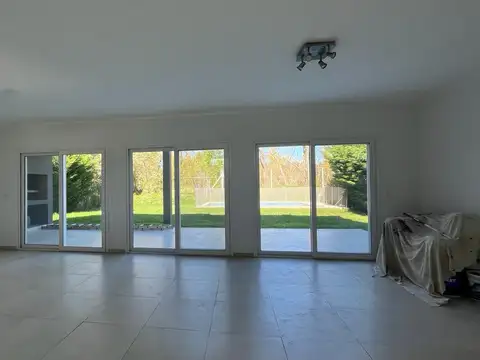 Casa en venta con renta, 4 ambientes, Barrio Acacias/Puertos