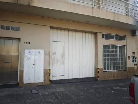 Gran local industrial en Caseros  485m2 2 plantas