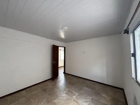 Alquilo casa 1 dormitorio con garaje Est Atlantida