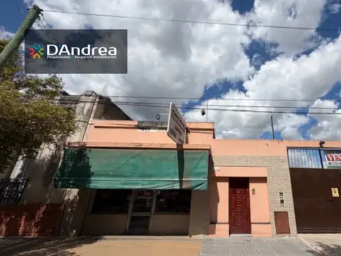 CASA CON LOCAL EN VENTA - MERCEDES - BUENOS AIRES