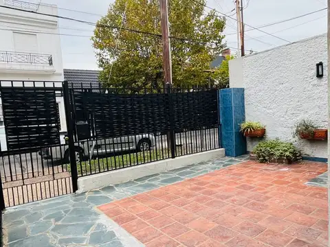 Depto Tipo Casa en Venta en Ramos Mejia Sur, USD 105.000