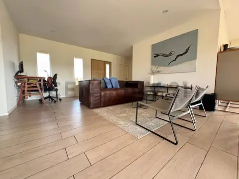VENTA CASA 4 AMBIENTES CON PILETA SANTA ISABEL 2