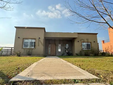 VENTA CASA 4 AMBIENTES CON PILETA SANTA ISABEL 2
