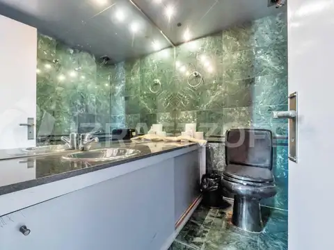 Departamento en venta en Puerto Madero. 4 despachos, sala de reuniones y cochera.