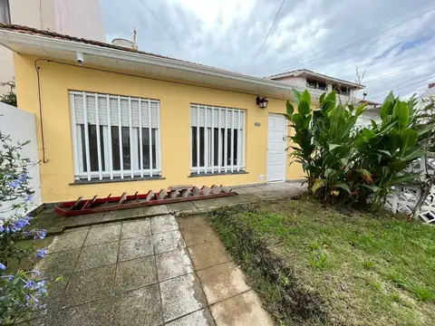 PH 3 ambientes  con patio, parrilla y entrada para auto pequeño - San Carlos
