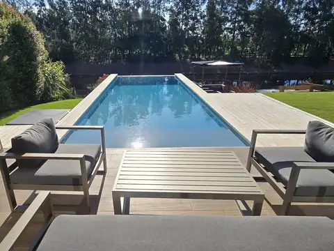 Casa 9 ambientes con 8 baños