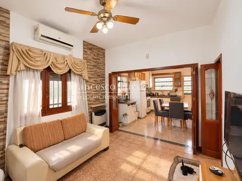 Casa 7 ambientes con 3 baños