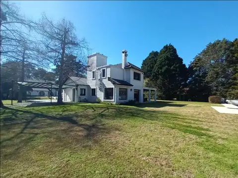 Casa en Venta con 2 cocheras