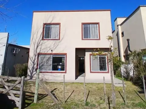 Casa 2 plantas recién estrenada acepta financiación en Domselaar Chico VENTA