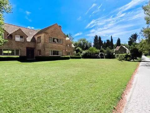 Casa en Venta con 4 cocheras