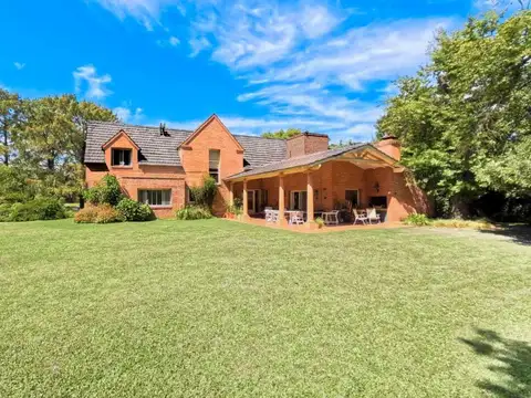 Casa en Venta 8 Ambientes en Club de Golf Argentino