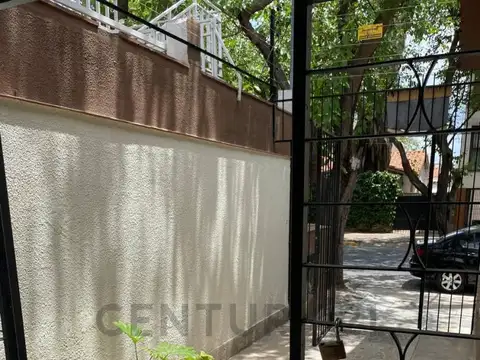 Casa 6 ambientes con 2 baños