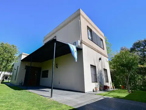 Casa en Venta en Villa Elisa, USD 220.000