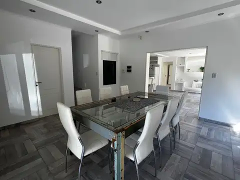 Casa 7 ambientes con 2 baños