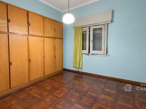 Casa 6 ambientes con 2 baños