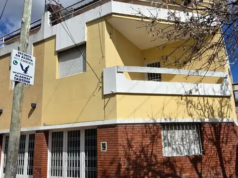 Depto Tipo Casa en Venta de 5 ambientes
