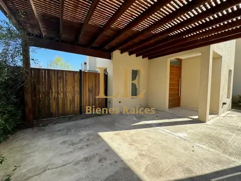 Casa 5 ambientes con 4 baños