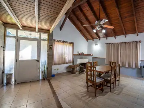 Casa en Venta con 2 cocheras