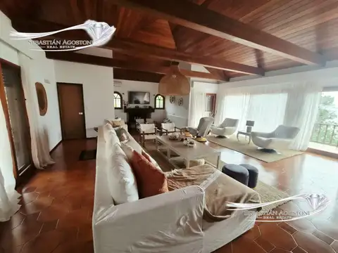 Casa en Venta con 2 cocheras