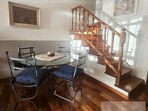 Casa en Alquiler con 1 cochera