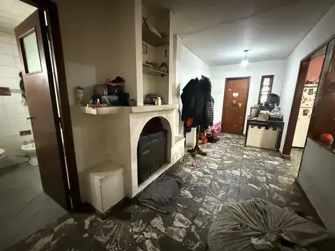 ph lomas del mirador, living, ambientes amplios, patio , oportunidad 2 baños