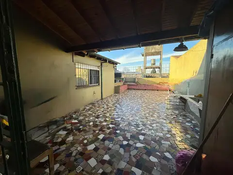 ph lomas del mirador, living, ambientes amplios, patio , oportunidad 2 baños