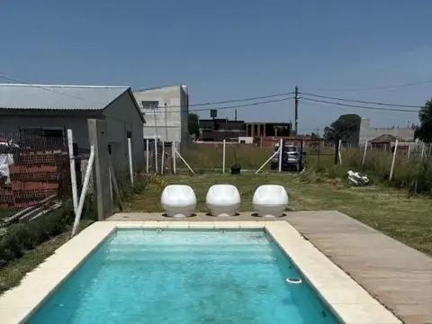 Quincho con pileta en San Vicente. Barrio Fronteras