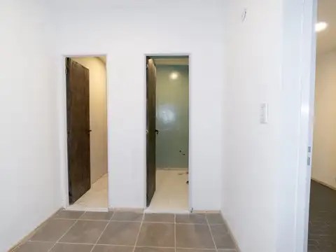 CASA EN VENTA 8 DORMITORIOS  PLANTA ALTA  MARTIN