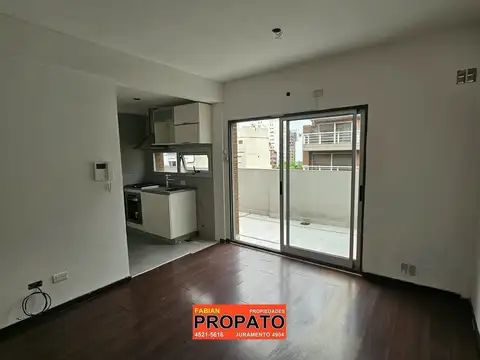 Departamento de 2 ambientes moderno al frente con balcón terraza y cochera fija descubierta!