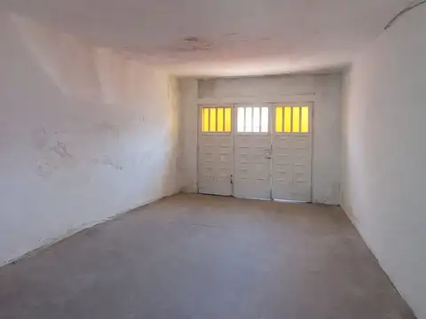 Venta casa 2 dormitorios cochera local comercial