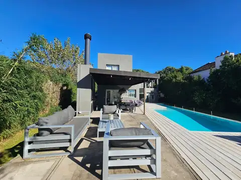 Casa 7 ambientes con 3 baños