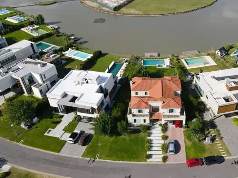 CASA EN VENTA 5 AMBIENTES A LA LAGUNA EN CANNING