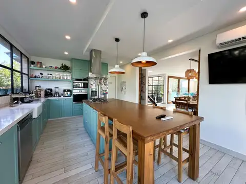 Casa 5 ambientes con 3 baños